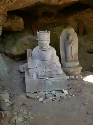 岩井堂（圓融寺境外観音堂）の像