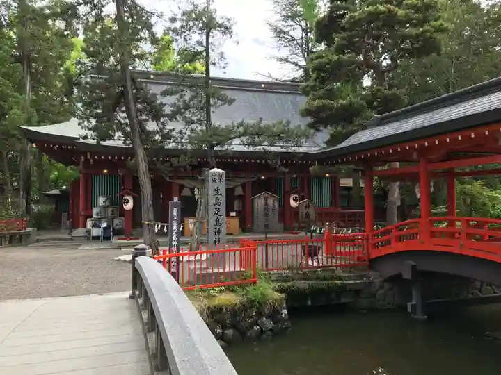 生島足島神社の本殿・本堂