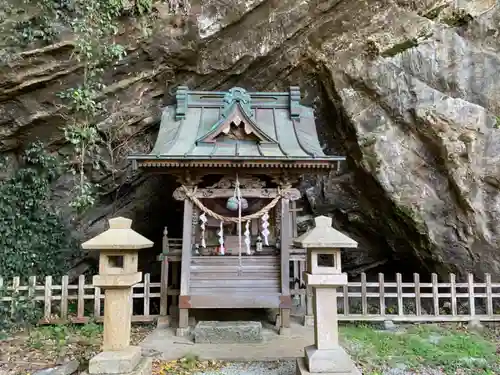 厳島神社の末社