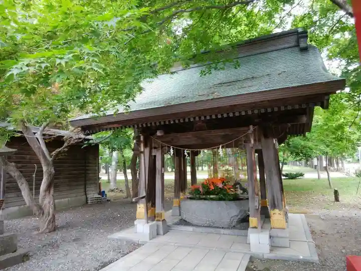彌彦神社 (伊夜日子神社)の手水舎