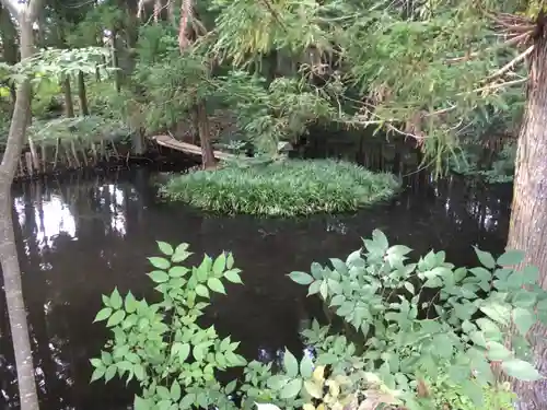 矢彦神社の庭園