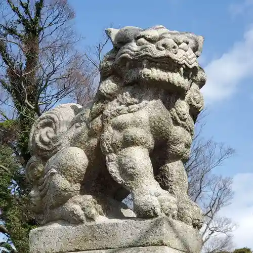 鰀目嶽神社の狛犬