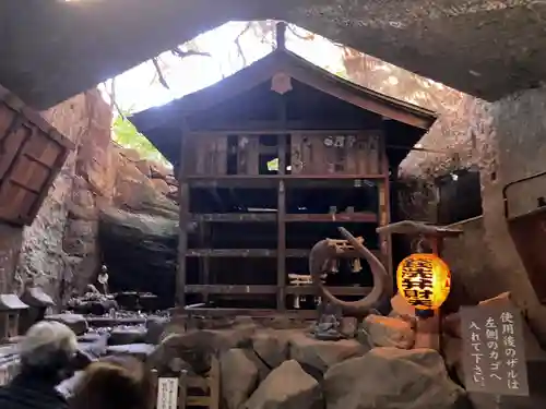 銭洗弁財天宇賀福神社の末社・摂社