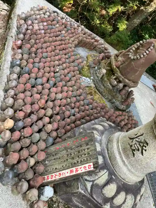 大聖院弥山本堂の{uncategorized: "未分類", other: "その他", undefined: "問題あり", building: "その他建物", grave: "お墓", sacred_gate: "鳥居", guardian: "狛犬", statue: "像", buddha: "仏像", history: "歴史", nature: "自然", garden: "庭園", animal: "動物", pagoda: "塔", temizu: "手水舎", mountain_gate: "山門・神門", sanctuary: "本殿・本堂", subordinate: "末社・摂社", art: "芸術", scenery: "景色", jizo: "地蔵", ema: "絵馬", goshuin: "御朱印", omikuji: "おみくじ", items: "授与品その他", amulet: "お守り", goshuincho: "御朱印帳", eats: "食事", festival: "お祭り", votive_dance: "神楽", shichigosan: "七五三参", wedding: "結婚式", experience: "体験その他", initially: "初詣", around: "周辺", anti_infection: "感染症対策"}