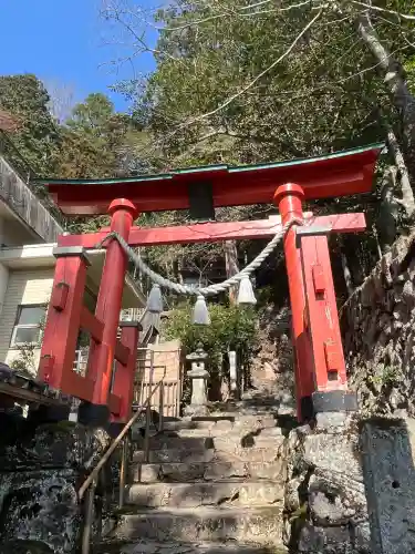 湯之山神社の{uncategorized: "未分類", other: "その他", undefined: "問題あり", building: "その他建物", grave: "お墓", sacred_gate: "鳥居", guardian: "狛犬", statue: "像", buddha: "仏像", history: "歴史", nature: "自然", garden: "庭園", animal: "動物", pagoda: "塔", temizu: "手水舎", mountain_gate: "山門・神門", sanctuary: "本殿・本堂", subordinate: "末社・摂社", art: "芸術", scenery: "景色", jizo: "地蔵", ema: "絵馬", goshuin: "御朱印", omikuji: "おみくじ", items: "授与品その他", amulet: "お守り", goshuincho: "御朱印帳", eats: "食事", festival: "お祭り", votive_dance: "神楽", shichigosan: "七五三参", wedding: "結婚式", experience: "体験その他", initially: "初詣", around: "周辺", anti_infection: "感染症対策"}
