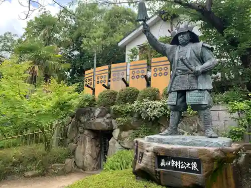 三光神社の像