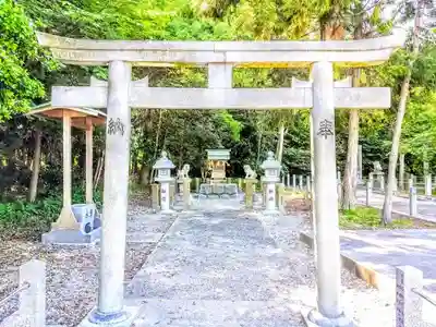 知里付神社の鳥居