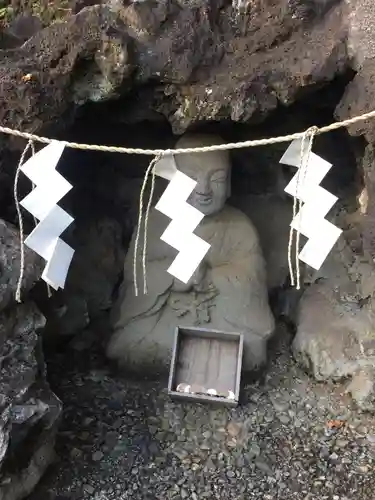 鳩森八幡神社の像