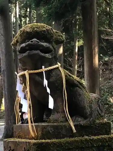 御岩神社の狛犬