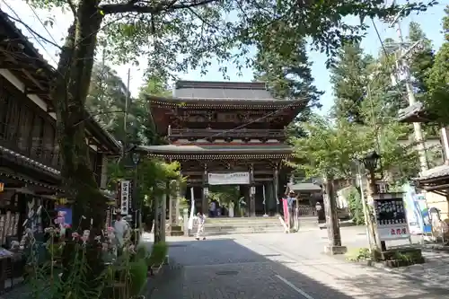 華厳寺の山門