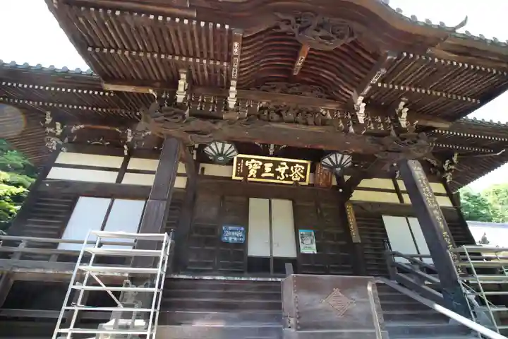 三寳寺の本殿・本堂