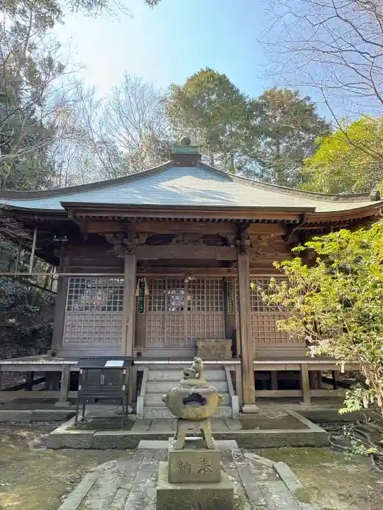 鷲峰寺の{uncategorized: "未分類", other: "その他", undefined: "問題あり", building: "その他建物", grave: "お墓", sacred_gate: "鳥居", guardian: "狛犬", statue: "像", buddha: "仏像", history: "歴史", nature: "自然", garden: "庭園", animal: "動物", pagoda: "塔", temizu: "手水舎", mountain_gate: "山門・神門", sanctuary: "本殿・本堂", subordinate: "末社・摂社", art: "芸術", scenery: "景色", jizo: "地蔵", ema: "絵馬", goshuin: "御朱印", omikuji: "おみくじ", items: "授与品その他", amulet: "お守り", goshuincho: "御朱印帳", eats: "食事", festival: "お祭り", votive_dance: "神楽", shichigosan: "七五三参", wedding: "結婚式", experience: "体験その他", initially: "初詣", around: "周辺", anti_infection: "感染症対策"}
