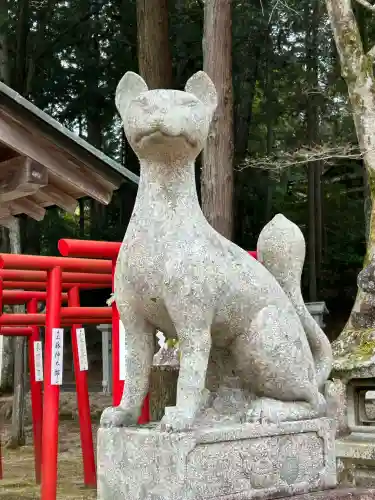 荷機稲荷神社の{uncategorized: "未分類", other: "その他", undefined: "問題あり", building: "その他建物", grave: "お墓", sacred_gate: "鳥居", guardian: "狛犬", statue: "像", buddha: "仏像", history: "歴史", nature: "自然", garden: "庭園", animal: "動物", pagoda: "塔", temizu: "手水舎", mountain_gate: "山門・神門", sanctuary: "本殿・本堂", subordinate: "末社・摂社", art: "芸術", scenery: "景色", jizo: "地蔵", ema: "絵馬", goshuin: "御朱印", omikuji: "おみくじ", items: "授与品その他", amulet: "お守り", goshuincho: "御朱印帳", eats: "食事", festival: "お祭り", votive_dance: "神楽", shichigosan: "七五三参", wedding: "結婚式", experience: "体験その他", initially: "初詣", around: "周辺", anti_infection: "感染症対策"}