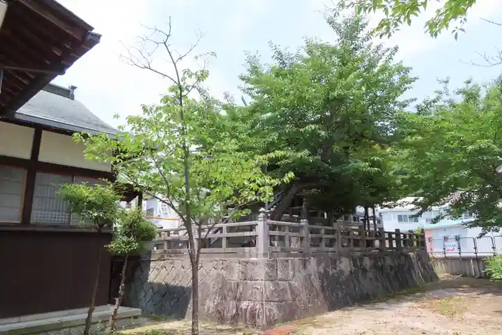 八岩華神社の本殿・本堂