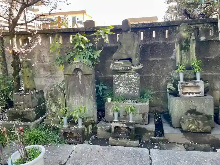 浄正寺の{uncategorized: "未分類", other: "その他", undefined: "問題あり", building: "その他建物", grave: "お墓", sacred_gate: "鳥居", guardian: "狛犬", statue: "像", buddha: "仏像", history: "歴史", nature: "自然", garden: "庭園", animal: "動物", pagoda: "塔", temizu: "手水舎", mountain_gate: "山門・神門", sanctuary: "本殿・本堂", subordinate: "末社・摂社", art: "芸術", scenery: "景色", jizo: "地蔵", ema: "絵馬", goshuin: "御朱印", omikuji: "おみくじ", items: "授与品その他", amulet: "お守り", goshuincho: "御朱印帳", eats: "食事", festival: "お祭り", votive_dance: "神楽", shichigosan: "七五三参", wedding: "結婚式", experience: "体験その他", initially: "初詣", around: "周辺", anti_infection: "感染症対策"}