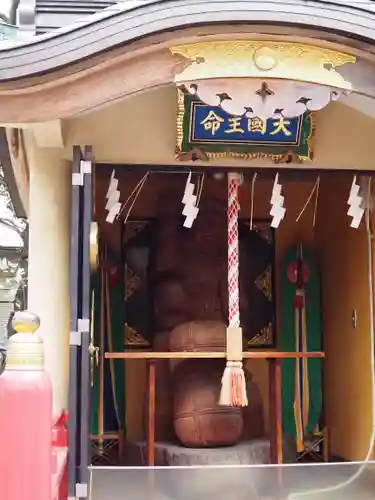 須賀神社の像