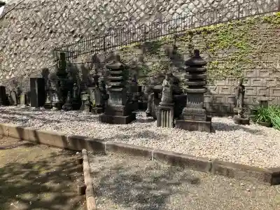 蓮法寺の{uncategorized: "未分類", other: "その他", undefined: "問題あり", building: "その他建物", grave: "お墓", sacred_gate: "鳥居", guardian: "狛犬", statue: "像", buddha: "仏像", history: "歴史", nature: "自然", garden: "庭園", animal: "動物", pagoda: "塔", temizu: "手水舎", mountain_gate: "山門・神門", sanctuary: "本殿・本堂", subordinate: "末社・摂社", art: "芸術", scenery: "景色", jizo: "地蔵", ema: "絵馬", goshuin: "御朱印", omikuji: "おみくじ", items: "授与品その他", amulet: "お守り", goshuincho: "御朱印帳", eats: "食事", festival: "お祭り", votive_dance: "神楽", shichigosan: "七五三参", wedding: "結婚式", experience: "体験その他", initially: "初詣", around: "周辺", anti_infection: "感染症対策"}