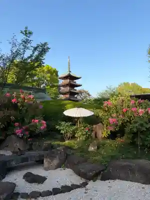 上野東照宮の{uncategorized: "未分類", other: "その他", undefined: "問題あり", building: "その他建物", grave: "お墓", sacred_gate: "鳥居", guardian: "狛犬", statue: "像", buddha: "仏像", history: "歴史", nature: "自然", garden: "庭園", animal: "動物", pagoda: "塔", temizu: "手水舎", mountain_gate: "山門・神門", sanctuary: "本殿・本堂", subordinate: "末社・摂社", art: "芸術", scenery: "景色", jizo: "地蔵", ema: "絵馬", goshuin: "御朱印", omikuji: "おみくじ", items: "授与品その他", amulet: "お守り", goshuincho: "御朱印帳", eats: "食事", festival: "お祭り", votive_dance: "神楽", shichigosan: "七五三参", wedding: "結婚式", experience: "体験その他", initially: "初詣", around: "周辺", anti_infection: "感染症対策"}