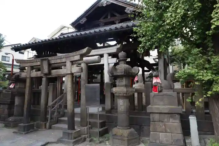 被官稲荷神社の鳥居