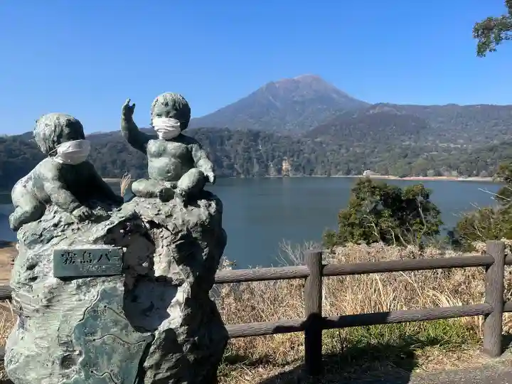 霧島東神社の像