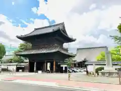 建中寺の山門