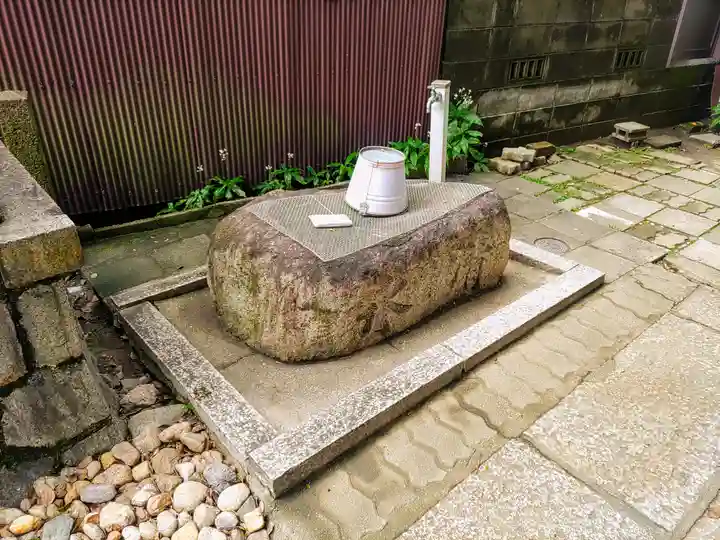 横田神社の手水舎