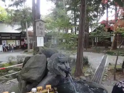 諏訪大社下社秋宮の手水舎