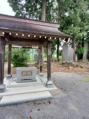 近津神社の手水舎