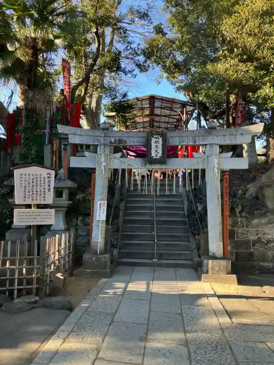 成田山新勝寺の{uncategorized: "未分類", other: "その他", undefined: "問題あり", building: "その他建物", grave: "お墓", sacred_gate: "鳥居", guardian: "狛犬", statue: "像", buddha: "仏像", history: "歴史", nature: "自然", garden: "庭園", animal: "動物", pagoda: "塔", temizu: "手水舎", mountain_gate: "山門・神門", sanctuary: "本殿・本堂", subordinate: "末社・摂社", art: "芸術", scenery: "景色", jizo: "地蔵", ema: "絵馬", goshuin: "御朱印", omikuji: "おみくじ", items: "授与品その他", amulet: "お守り", goshuincho: "御朱印帳", eats: "食事", festival: "お祭り", votive_dance: "神楽", shichigosan: "七五三参", wedding: "結婚式", experience: "体験その他", initially: "初詣", around: "周辺", anti_infection: "感染症対策"}