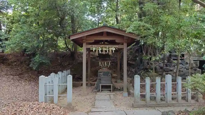 向日神社の{uncategorized: "未分類", other: "その他", undefined: "問題あり", building: "その他建物", grave: "お墓", sacred_gate: "鳥居", guardian: "狛犬", statue: "像", buddha: "仏像", history: "歴史", nature: "自然", garden: "庭園", animal: "動物", pagoda: "塔", temizu: "手水舎", mountain_gate: "山門・神門", sanctuary: "本殿・本堂", subordinate: "末社・摂社", art: "芸術", scenery: "景色", jizo: "地蔵", ema: "絵馬", goshuin: "御朱印", omikuji: "おみくじ", items: "授与品その他", amulet: "お守り", goshuincho: "御朱印帳", eats: "食事", festival: "お祭り", votive_dance: "神楽", shichigosan: "七五三参", wedding: "結婚式", experience: "体験その他", initially: "初詣", around: "周辺", anti_infection: "感染症対策"}