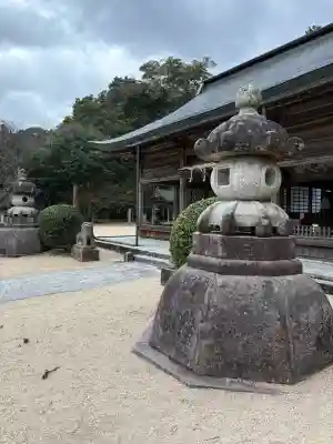山王宮日吉神社の{uncategorized: "未分類", other: "その他", undefined: "問題あり", building: "その他建物", grave: "お墓", sacred_gate: "鳥居", guardian: "狛犬", statue: "像", buddha: "仏像", history: "歴史", nature: "自然", garden: "庭園", animal: "動物", pagoda: "塔", temizu: "手水舎", mountain_gate: "山門・神門", sanctuary: "本殿・本堂", subordinate: "末社・摂社", art: "芸術", scenery: "景色", jizo: "地蔵", ema: "絵馬", goshuin: "御朱印", omikuji: "おみくじ", items: "授与品その他", amulet: "お守り", goshuincho: "御朱印帳", eats: "食事", festival: "お祭り", votive_dance: "神楽", shichigosan: "七五三参", wedding: "結婚式", experience: "体験その他", initially: "初詣", around: "周辺", anti_infection: "感染症対策"}