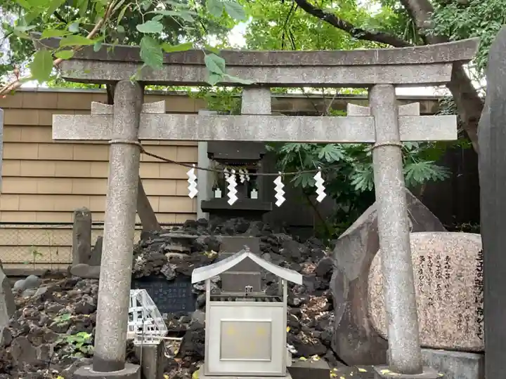 花園神社の鳥居