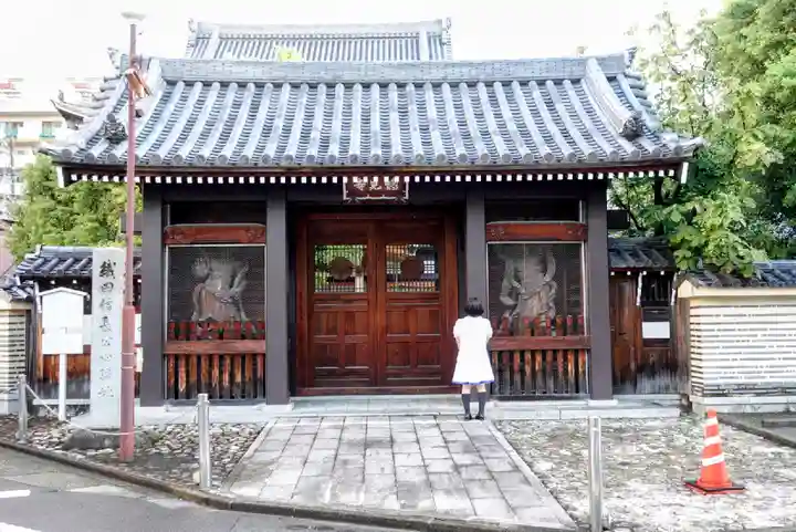 総見寺の山門・神門