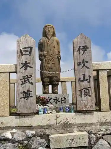 伊吹山寺の像