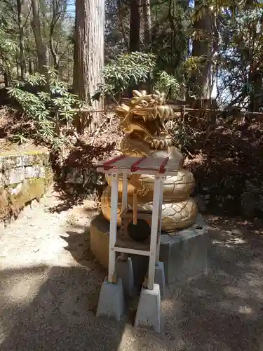 日光二荒山神社中宮祠の狛犬