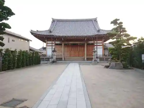 西照寺の本殿・本堂