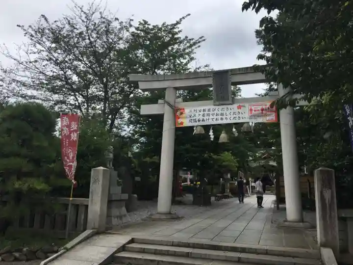 鎮守氷川神社の鳥居