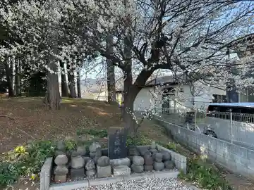 雷電神社の{uncategorized: "未分類", other: "その他", undefined: "問題あり", building: "その他建物", grave: "お墓", sacred_gate: "鳥居", guardian: "狛犬", statue: "像", buddha: "仏像", history: "歴史", nature: "自然", garden: "庭園", animal: "動物", pagoda: "塔", temizu: "手水舎", mountain_gate: "山門・神門", sanctuary: "本殿・本堂", subordinate: "末社・摂社", art: "芸術", scenery: "景色", jizo: "地蔵", ema: "絵馬", goshuin: "御朱印", omikuji: "おみくじ", items: "授与品その他", amulet: "お守り", goshuincho: "御朱印帳", eats: "食事", festival: "お祭り", votive_dance: "神楽", shichigosan: "七五三参", wedding: "結婚式", experience: "体験その他", initially: "初詣", around: "周辺", anti_infection: "感染症対策"}