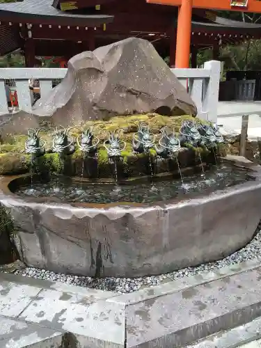 九頭龍神社新宮の手水舎