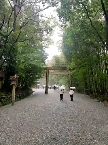 伊勢神宮内宮（皇大神宮）の{uncategorized: "未分類", other: "その他", undefined: "問題あり", building: "その他建物", grave: "お墓", sacred_gate: "鳥居", guardian: "狛犬", statue: "像", buddha: "仏像", history: "歴史", nature: "自然", garden: "庭園", animal: "動物", pagoda: "塔", temizu: "手水舎", mountain_gate: "山門・神門", sanctuary: "本殿・本堂", subordinate: "末社・摂社", art: "芸術", scenery: "景色", jizo: "地蔵", ema: "絵馬", goshuin: "御朱印", omikuji: "おみくじ", items: "授与品その他", amulet: "お守り", goshuincho: "御朱印帳", eats: "食事", festival: "お祭り", votive_dance: "神楽", shichigosan: "七五三参", wedding: "結婚式", experience: "体験その他", initially: "初詣", around: "周辺", anti_infection: "感染症対策"}