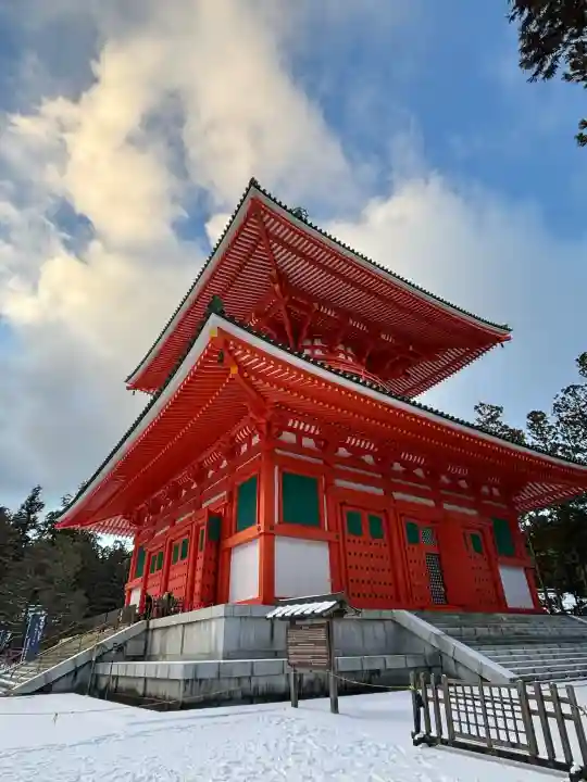 壇上伽藍の{uncategorized: "未分類", other: "その他", undefined: "問題あり", building: "その他建物", grave: "お墓", sacred_gate: "鳥居", guardian: "狛犬", statue: "像", buddha: "仏像", history: "歴史", nature: "自然", garden: "庭園", animal: "動物", pagoda: "塔", temizu: "手水舎", mountain_gate: "山門・神門", sanctuary: "本殿・本堂", subordinate: "末社・摂社", art: "芸術", scenery: "景色", jizo: "地蔵", ema: "絵馬", goshuin: "御朱印", omikuji: "おみくじ", items: "授与品その他", amulet: "お守り", goshuincho: "御朱印帳", eats: "食事", festival: "お祭り", votive_dance: "神楽", shichigosan: "七五三参", wedding: "結婚式", experience: "体験その他", initially: "初詣", around: "周辺", anti_infection: "感染症対策"}