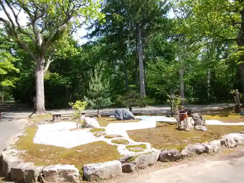 鷹栖神社の庭園