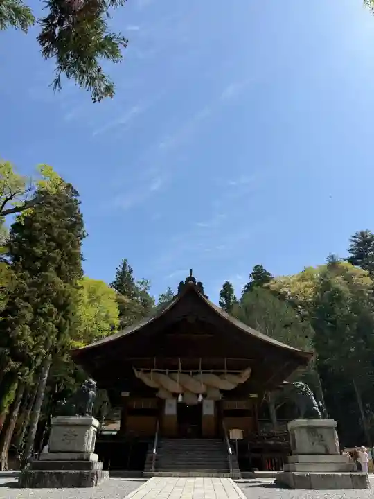 諏訪大社下社秋宮の{uncategorized: "未分類", other: "その他", undefined: "問題あり", building: "その他建物", grave: "お墓", sacred_gate: "鳥居", guardian: "狛犬", statue: "像", buddha: "仏像", history: "歴史", nature: "自然", garden: "庭園", animal: "動物", pagoda: "塔", temizu: "手水舎", mountain_gate: "山門・神門", sanctuary: "本殿・本堂", subordinate: "末社・摂社", art: "芸術", scenery: "景色", jizo: "地蔵", ema: "絵馬", goshuin: "御朱印", omikuji: "おみくじ", items: "授与品その他", amulet: "お守り", goshuincho: "御朱印帳", eats: "食事", festival: "お祭り", votive_dance: "神楽", shichigosan: "七五三参", wedding: "結婚式", experience: "体験その他", initially: "初詣", around: "周辺", anti_infection: "感染症対策"}