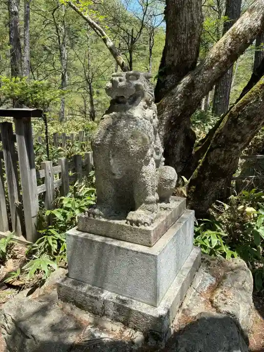 穂高神社奥宮の{uncategorized: "未分類", other: "その他", undefined: "問題あり", building: "その他建物", grave: "お墓", sacred_gate: "鳥居", guardian: "狛犬", statue: "像", buddha: "仏像", history: "歴史", nature: "自然", garden: "庭園", animal: "動物", pagoda: "塔", temizu: "手水舎", mountain_gate: "山門・神門", sanctuary: "本殿・本堂", subordinate: "末社・摂社", art: "芸術", scenery: "景色", jizo: "地蔵", ema: "絵馬", goshuin: "御朱印", omikuji: "おみくじ", items: "授与品その他", amulet: "お守り", goshuincho: "御朱印帳", eats: "食事", festival: "お祭り", votive_dance: "神楽", shichigosan: "七五三参", wedding: "結婚式", experience: "体験その他", initially: "初詣", around: "周辺", anti_infection: "感染症対策"}
