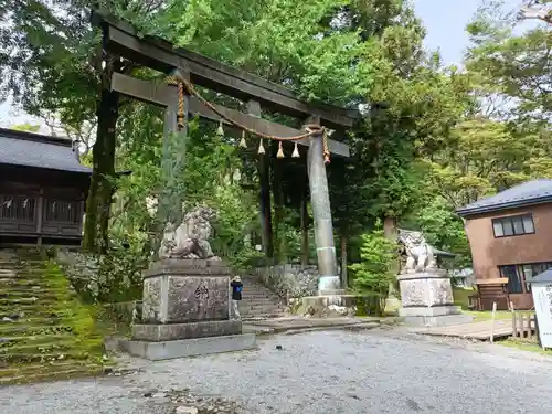 諏訪大社上社前宮の鳥居