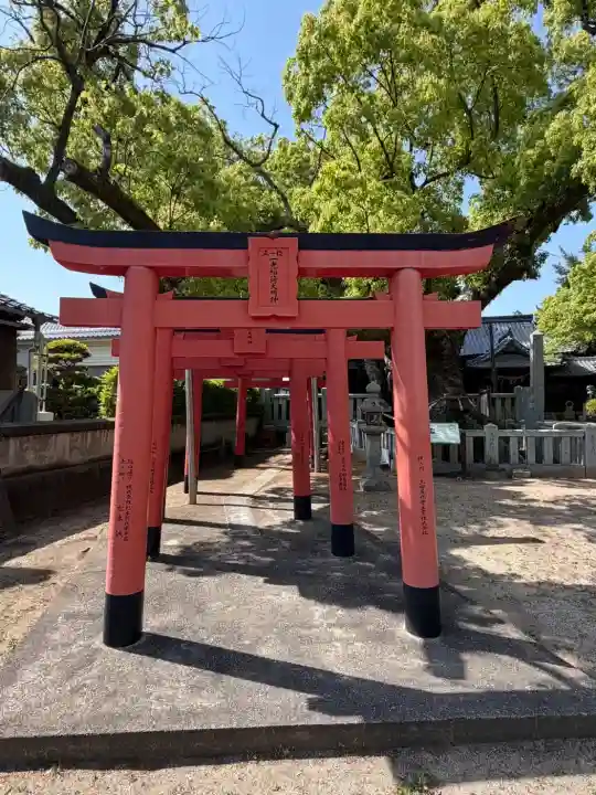 老松神社の{uncategorized: "未分類", other: "その他", undefined: "問題あり", building: "その他建物", grave: "お墓", sacred_gate: "鳥居", guardian: "狛犬", statue: "像", buddha: "仏像", history: "歴史", nature: "自然", garden: "庭園", animal: "動物", pagoda: "塔", temizu: "手水舎", mountain_gate: "山門・神門", sanctuary: "本殿・本堂", subordinate: "末社・摂社", art: "芸術", scenery: "景色", jizo: "地蔵", ema: "絵馬", goshuin: "御朱印", omikuji: "おみくじ", items: "授与品その他", amulet: "お守り", goshuincho: "御朱印帳", eats: "食事", festival: "お祭り", votive_dance: "神楽", shichigosan: "七五三参", wedding: "結婚式", experience: "体験その他", initially: "初詣", around: "周辺", anti_infection: "感染症対策"}