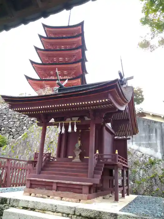 荒胡子神社の本殿