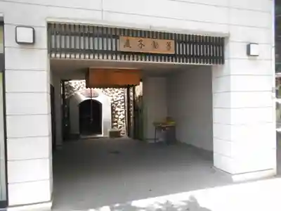 石籠山不動尊（岩屋不動尊）の本殿・本堂