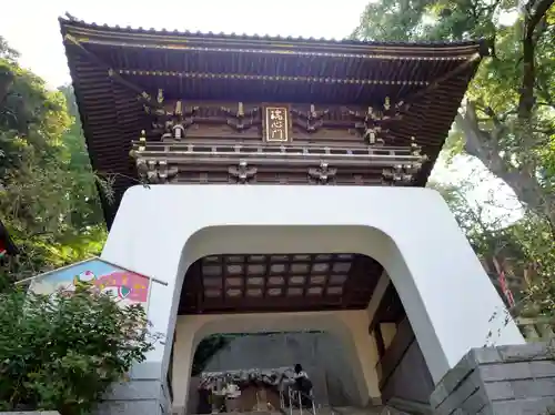 江島神社の山門