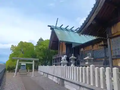 神明神社の{uncategorized: "未分類", other: "その他", undefined: "問題あり", building: "その他建物", grave: "お墓", sacred_gate: "鳥居", guardian: "狛犬", statue: "像", buddha: "仏像", history: "歴史", nature: "自然", garden: "庭園", animal: "動物", pagoda: "塔", temizu: "手水舎", mountain_gate: "山門・神門", sanctuary: "本殿・本堂", subordinate: "末社・摂社", art: "芸術", scenery: "景色", jizo: "地蔵", ema: "絵馬", goshuin: "御朱印", omikuji: "おみくじ", items: "授与品その他", amulet: "お守り", goshuincho: "御朱印帳", eats: "食事", festival: "お祭り", votive_dance: "神楽", shichigosan: "七五三参", wedding: "結婚式", experience: "体験その他", initially: "初詣", around: "周辺", anti_infection: "感染症対策"}